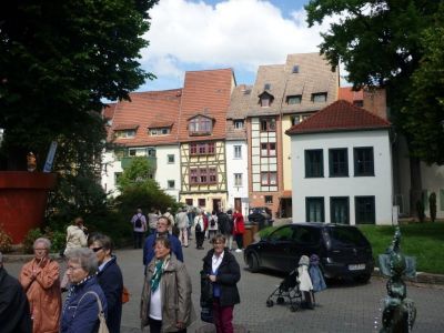 Erfurt - beachte bitte das schmale (weiße) Haus!