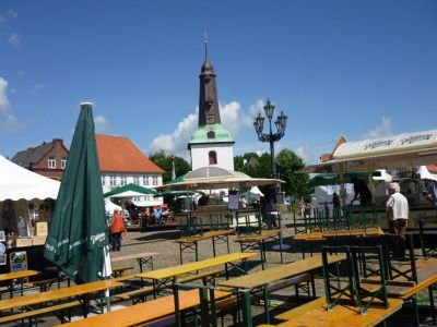 Markplatz mit Kirche